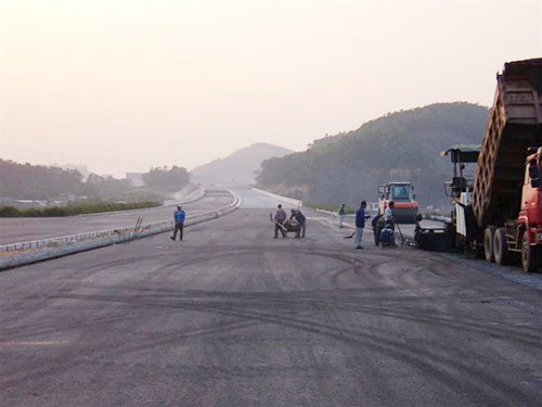 省道211沥青道路施工